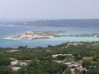 Paradise Clarridge View Hotel Montego Bay Exterior photo