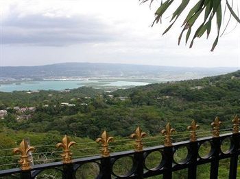 Paradise Clarridge View Hotel Montego Bay Exterior photo